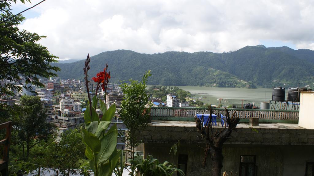 Peace Guest House Pokhara Bagian luar foto